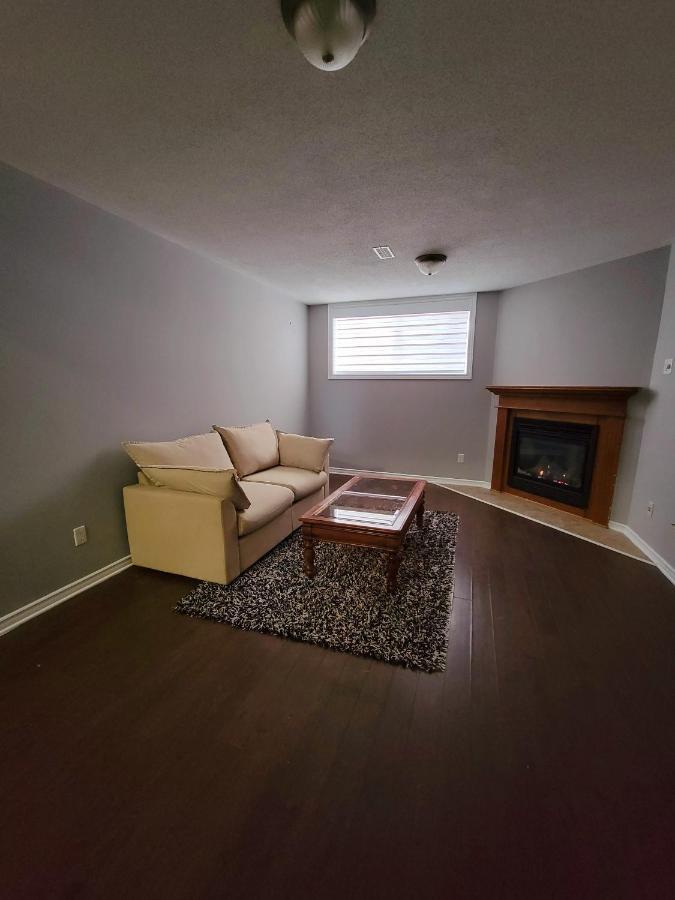 Cozy 3 Bedroom Town House 20 Min From Ottawa Down Town And Airport 外观 照片