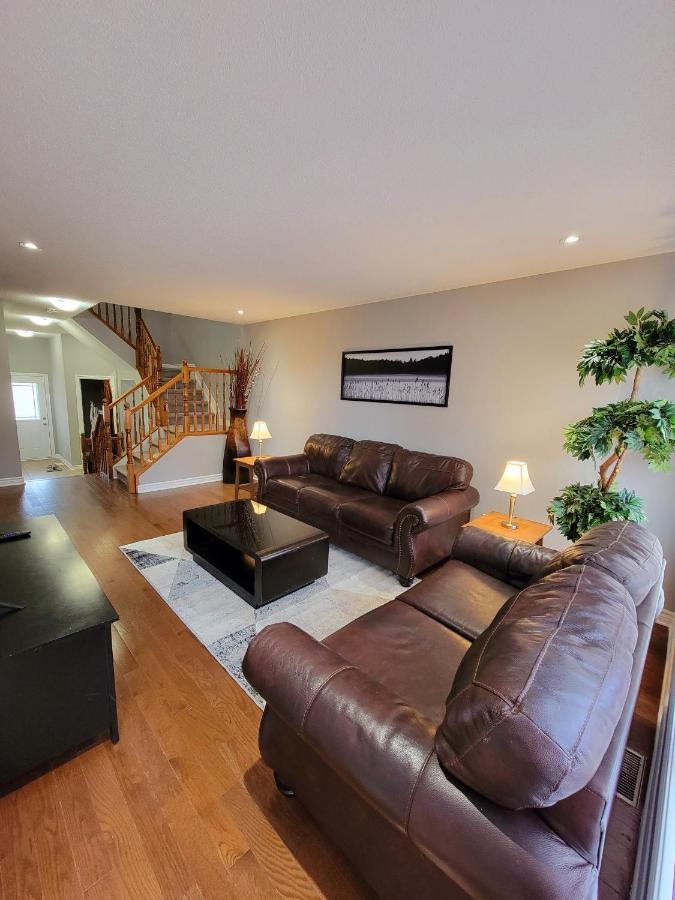 Cozy 3 Bedroom Town House 20 Min From Ottawa Down Town And Airport 外观 照片