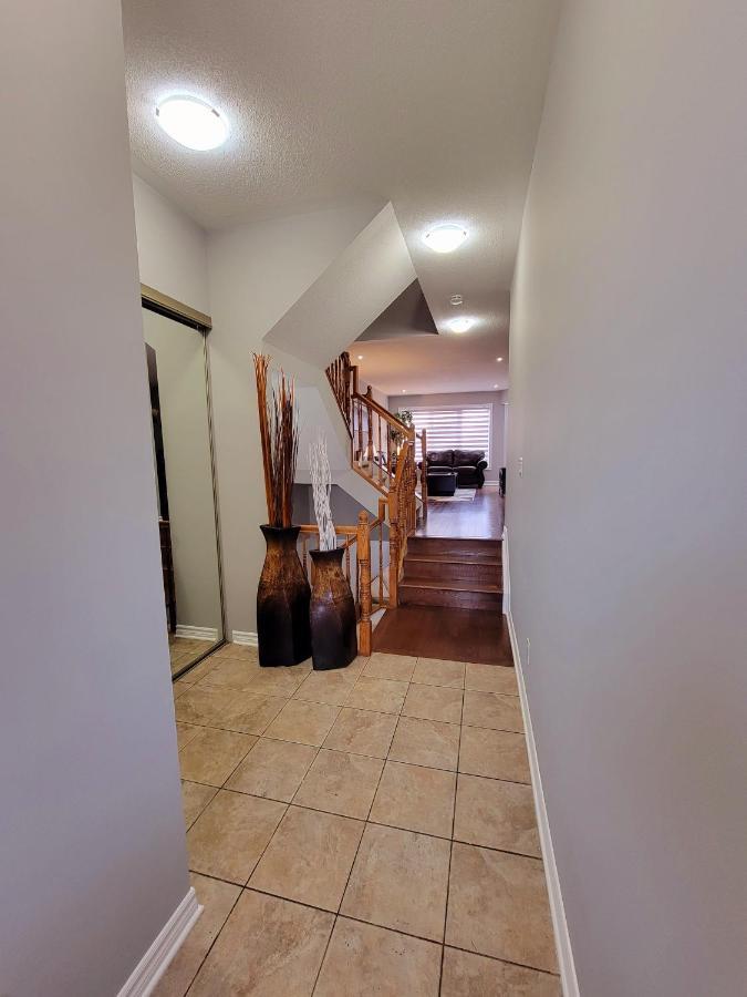 Cozy 3 Bedroom Town House 20 Min From Ottawa Down Town And Airport 外观 照片